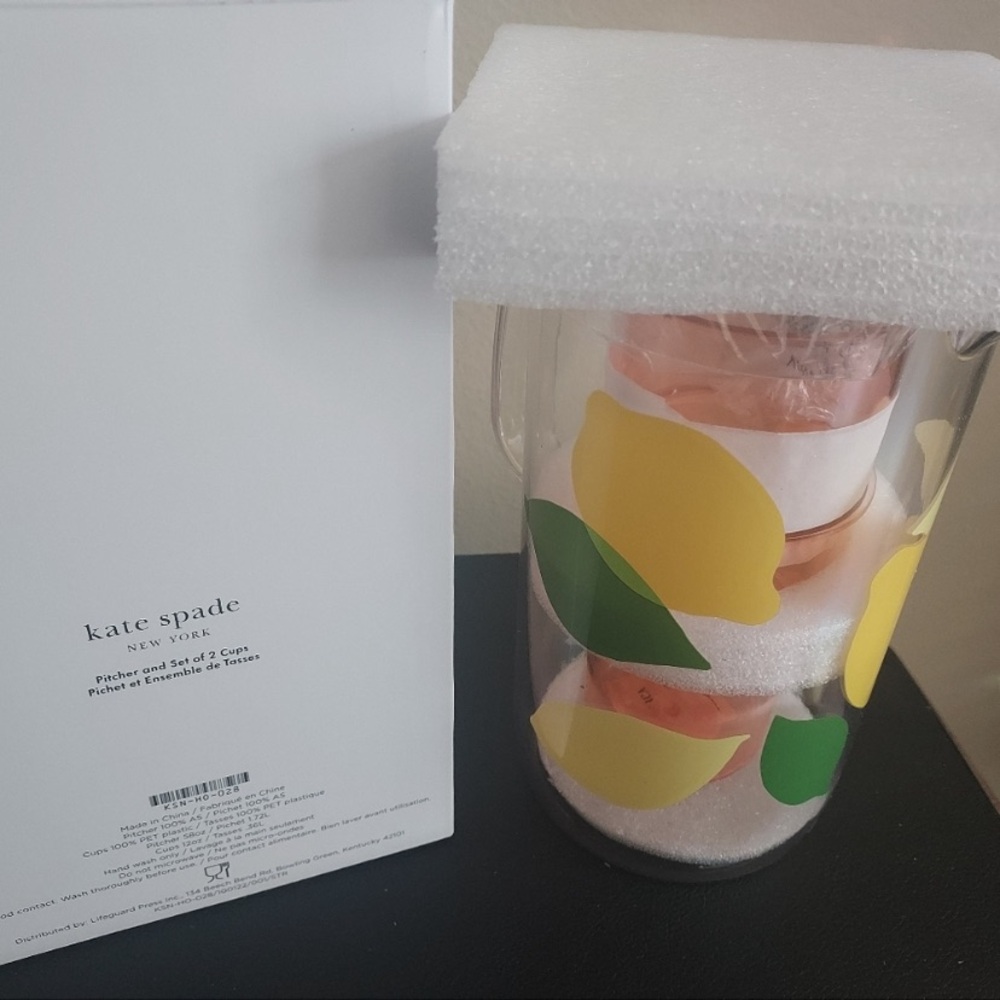 Kate Spade 🍋 Lemon Pitcher and Stackable Cups Set - Picture 5 of 6